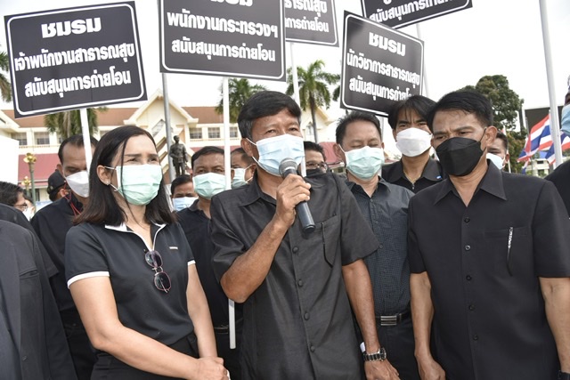 แต่งดำประท้วง “ครม.” สกัดถ่ายโอน รพ.สต.ไป “อบจ.”